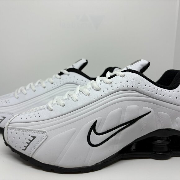 Men's Nike Shox R4 - White and Black - Picture 5 of 5